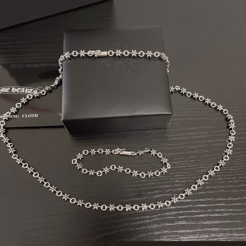 Ch**me He**ts necklaces